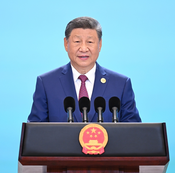 习近平和彭丽媛为出席2025年上海合作组织峰会的国际贵宾举行欢迎宴会