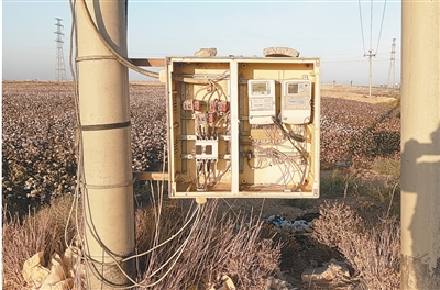 新疆哈密市伊州区乌拉台乡——  电箱门板缺失 安全隐患大（身边事）