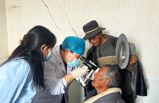 雪山医路：坚守下的坚实