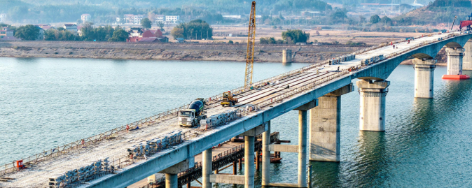 江西峡江：赣江仁和大桥建设忙