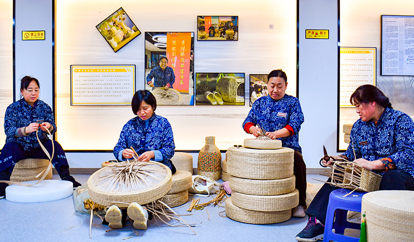 雄安蒲草“创富工坊”：从“废料”到“摇钱草”