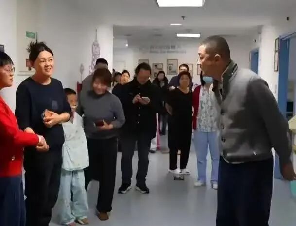 李亚鹏从“商业败将”到“公益侠客”：真诚才是最高阶的公关