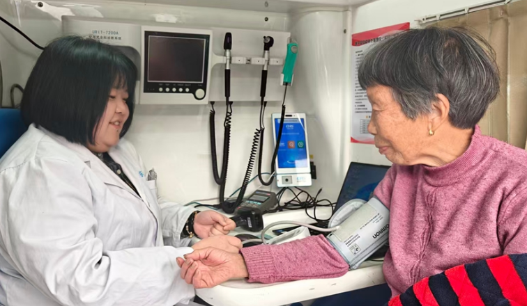 新春走基层丨翻山越岭的“流动医院”