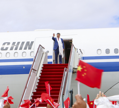 习近平在出席西藏自治区成立60周年庆祝活动后返回北京