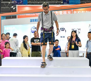 在智博会上感受“智慧”养老生活
