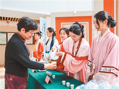 天气转寒，老年人该如何养生防病？（健康驿站）