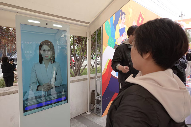 AI面试一体机亮相石景山招聘会 为求职者打造“实战演练场”
