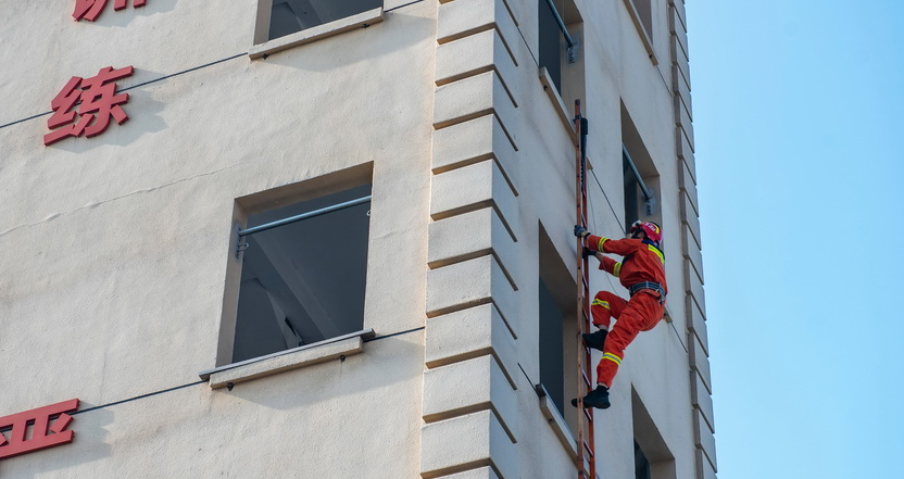江苏南京：消防强化训练励精兵