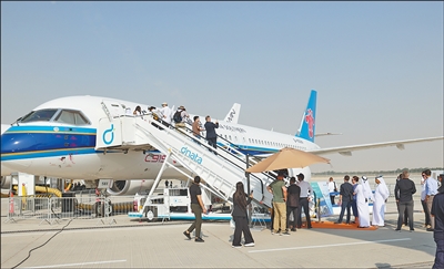 中国大飞机首次亮相迪拜航展（国际视点）