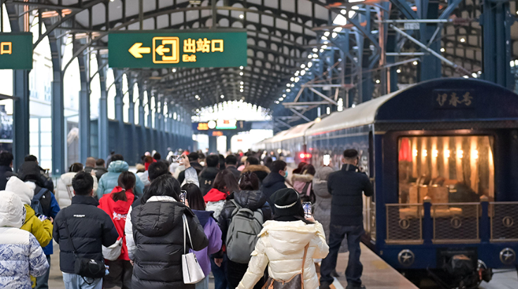黑龙江：“伊春号”旅游专列试运行