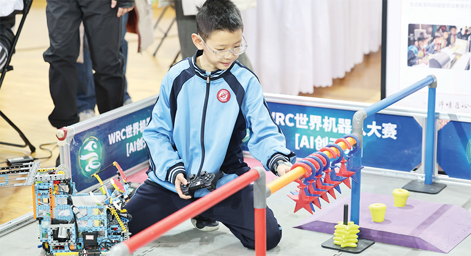 劳模进校园 匠心塑新人