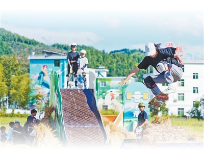 县域体育 向上生长（体育大看台）