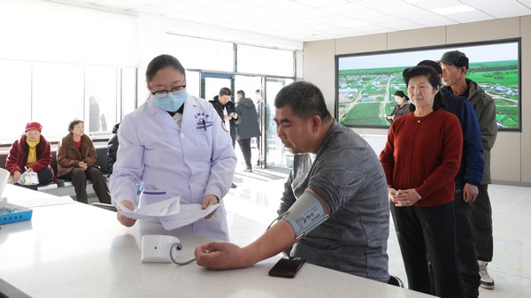 新春走基层｜“流动医院”开进村