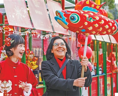 感受中国年味 共享新春喜悦（“外眼”看中国）
