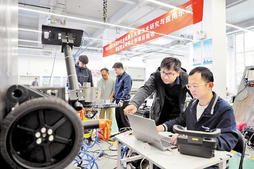 飞檐走壁，这个机器人身手不一般