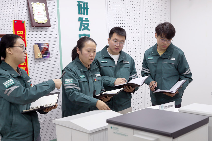 越过山丘 自成高峰